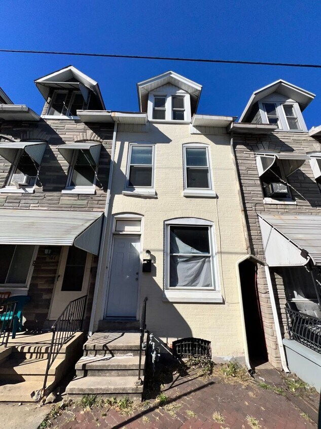 Primary Photo - Fully Renovated 3 Bedroom 1 Bath Home Avai...