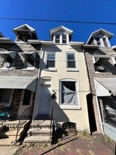Building Photo - 946 Moss St