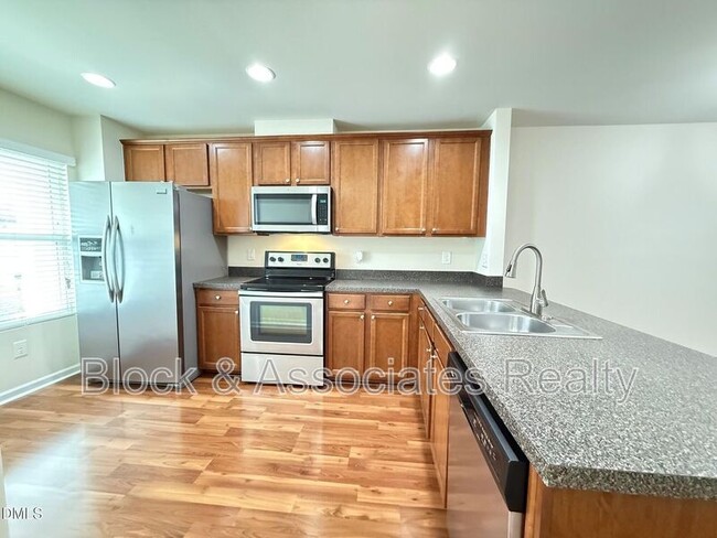 Building Photo - 8527 Quarton Dr