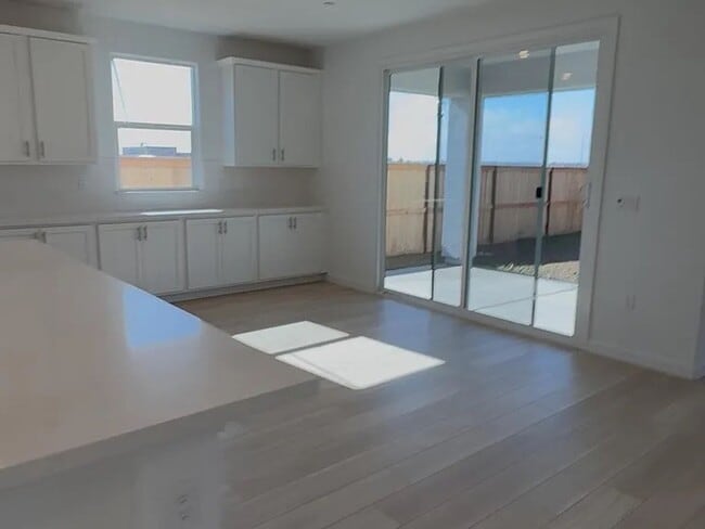 Building Photo - Beautiful Sacramento 5 Bedroom 3 Bathroom 3000 Sqft. Home for Rent