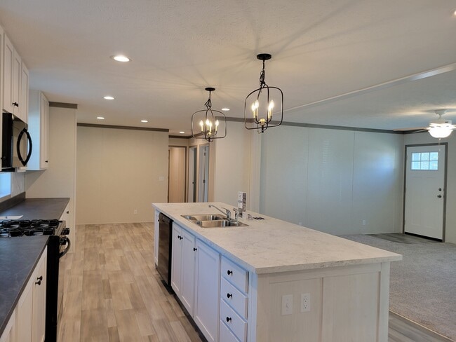 Building Photo - 5080 Cove Ct