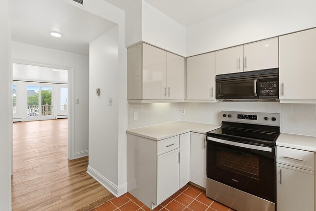 Building Photo - 204 Shearwater Ct W
