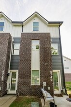 Building Photo - 5749 Sofias Cir