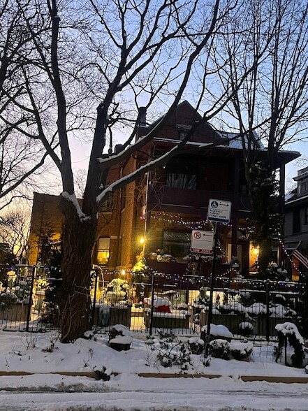 Building Photo - 5202 N Lakewood Ave