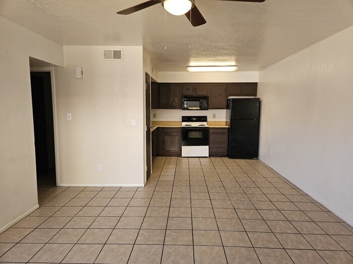 Primary Photo - 6140 E Greenway St