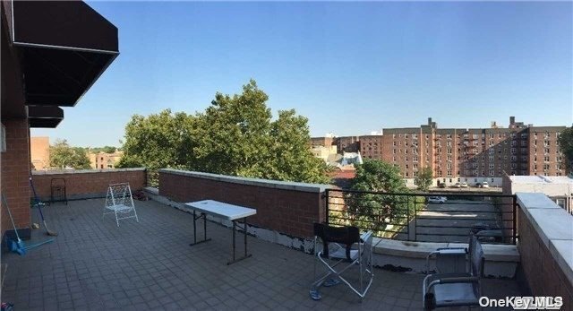 Foto del edificio - 144-85 Roosevelt Ave