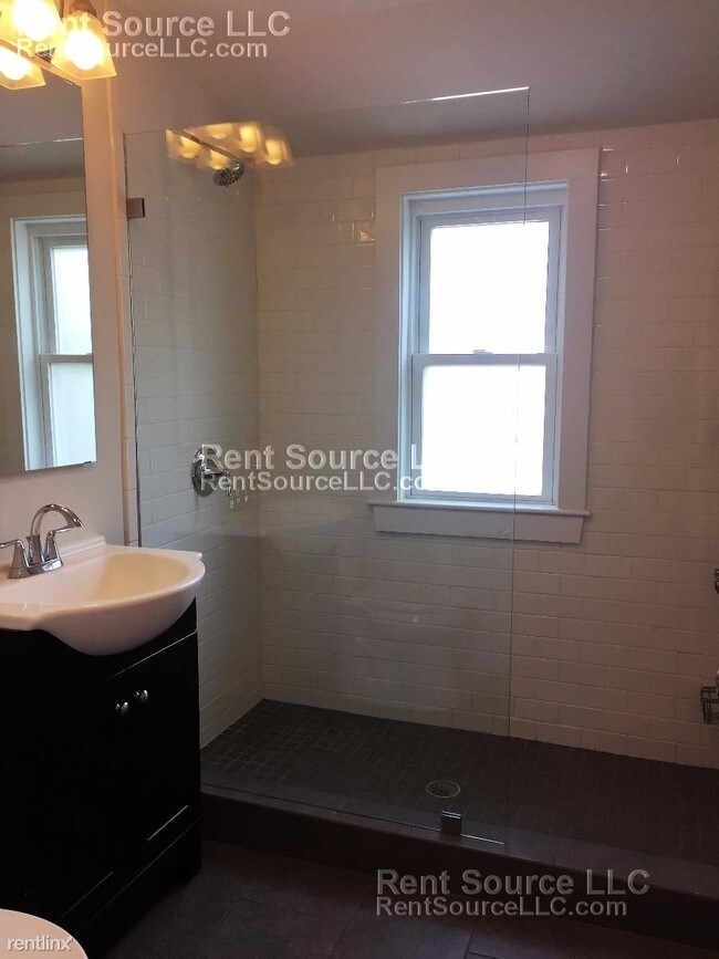 Building Photo - 74 Morrison Ave