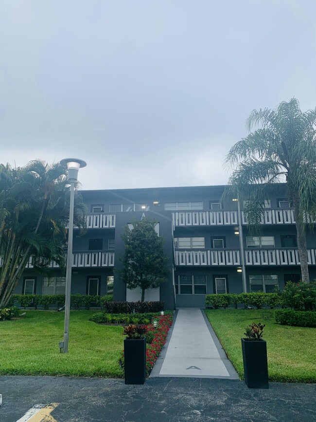 Building Photo - 7 Suffolk A