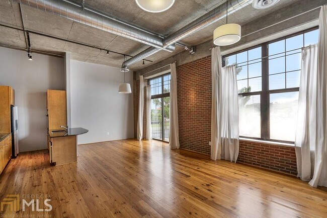 Foto del edificio - 6105 Blue Stone Rd