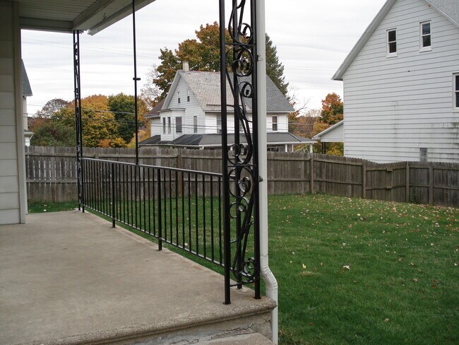 Building Photo - 240 N 5th St