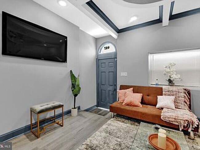 Foto del edificio - 907 N Patterson Park