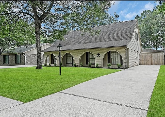 Building Photo - 9611 Crail Dr