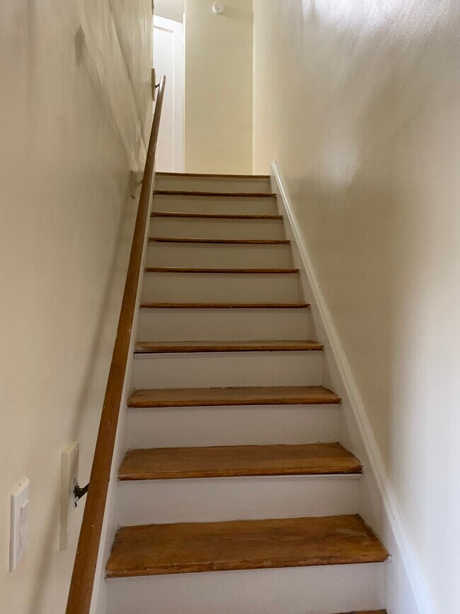 Building Photo - 1051 Sheridan Ave