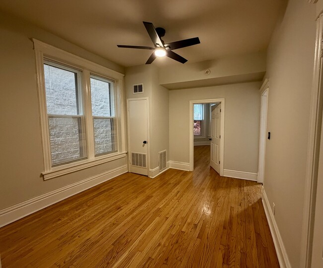 Building Photo - 845 N Mozart St