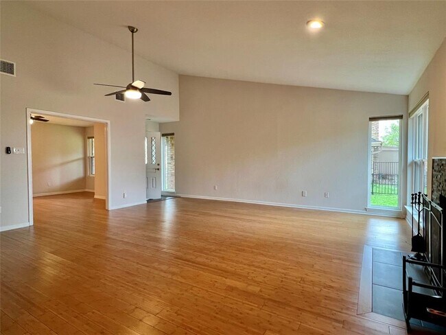 Foto del edificio - 10913 Crown Colony Dr