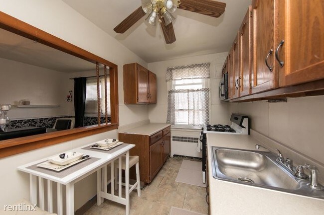 Building Photo - 3 br, 1 bath Townhome - 7616 Rugby Street