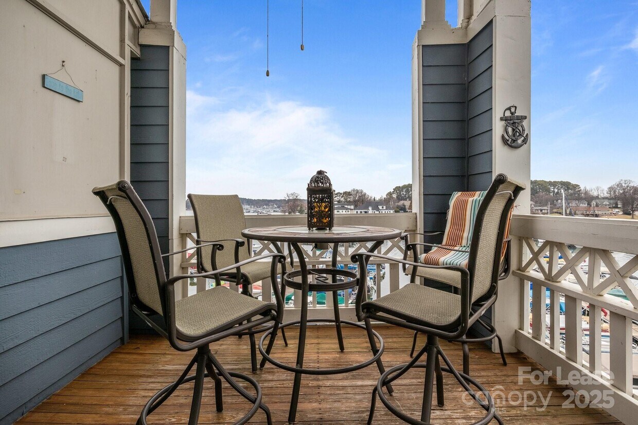 Foto principal - 18669 Vineyard Point Ln
