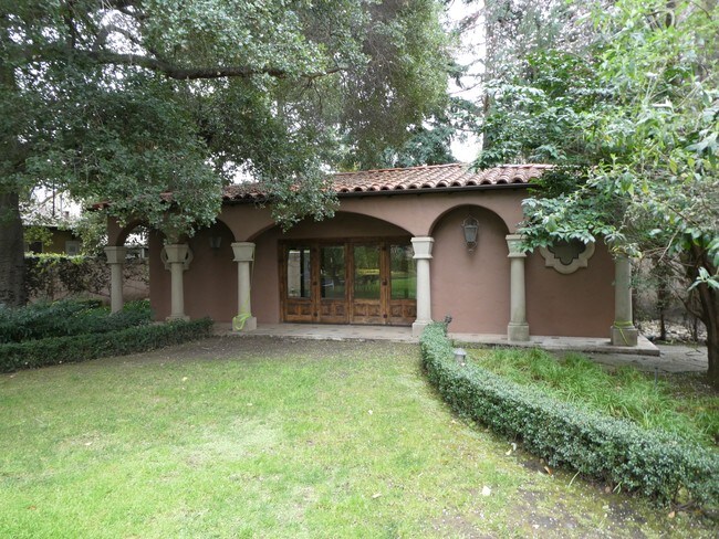 Building Photo - 1170 University Ave