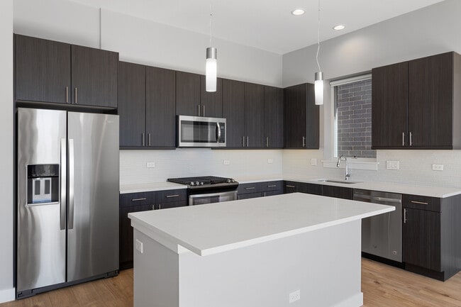 Foto del edificio - 2528 W Addison St
