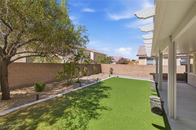 Foto del edificio - 321 W Arrowbird Ave