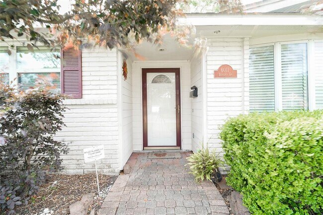 Building Photo - 6011 Beaudry Dr