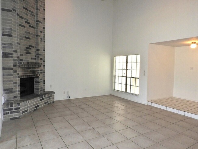 Foto del edificio - 2107 Creekshire Dr