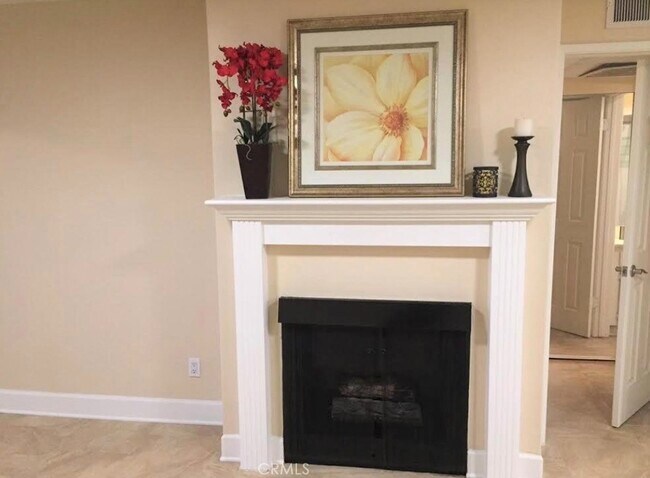 Building Photo - 225 N Rose St