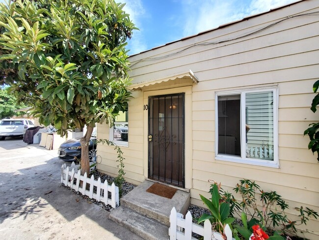 Front apartment 10 - 13108 S Vermont Ave