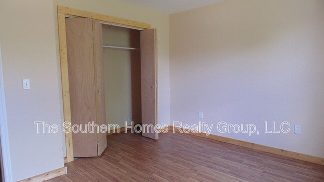 Building Photo - 403 Lenoir St