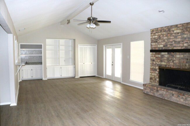 Building Photo - 13811 Brook Hollow Blvd