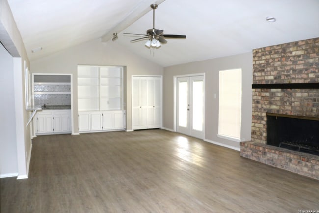 Foto del edificio - 13811 Brook Hollow Blvd