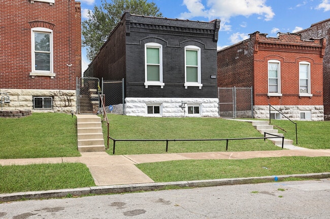 Foto del edificio - 3828 Wisconsin Ave