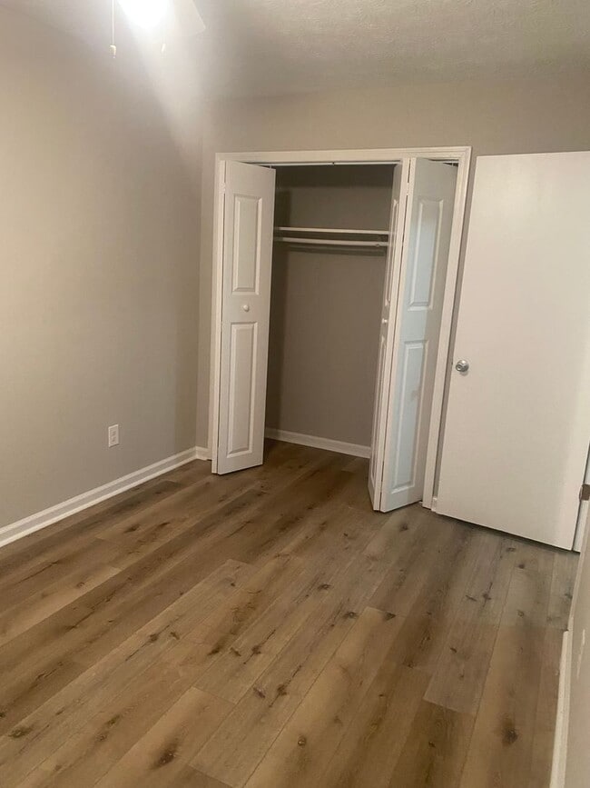 Building Photo - Beautifully Remodeled 2-Bedroom, 2-Bath Ho...