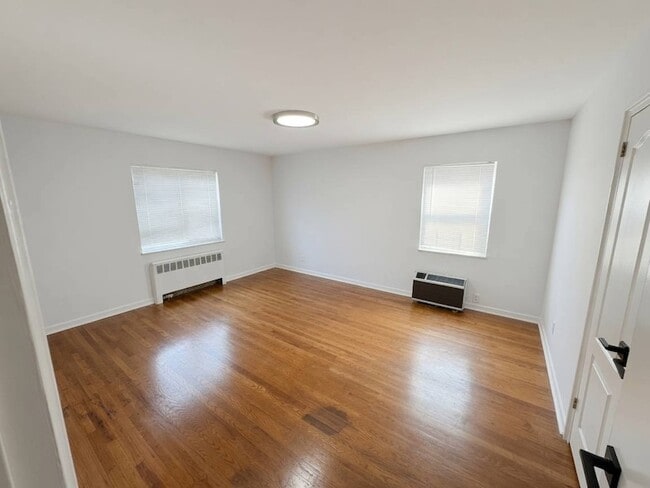 Foto del edificio - 1080 Rhinelander Ave