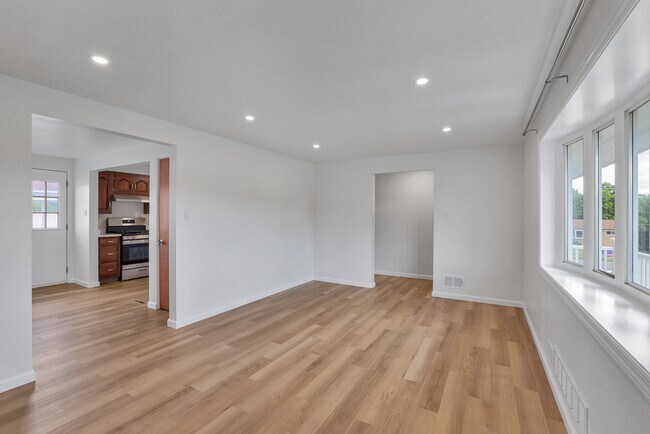 Sala de estar - 1755 Elderslee Rd