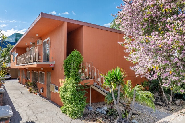 Foto del edificio - 623 Westbourne Dr