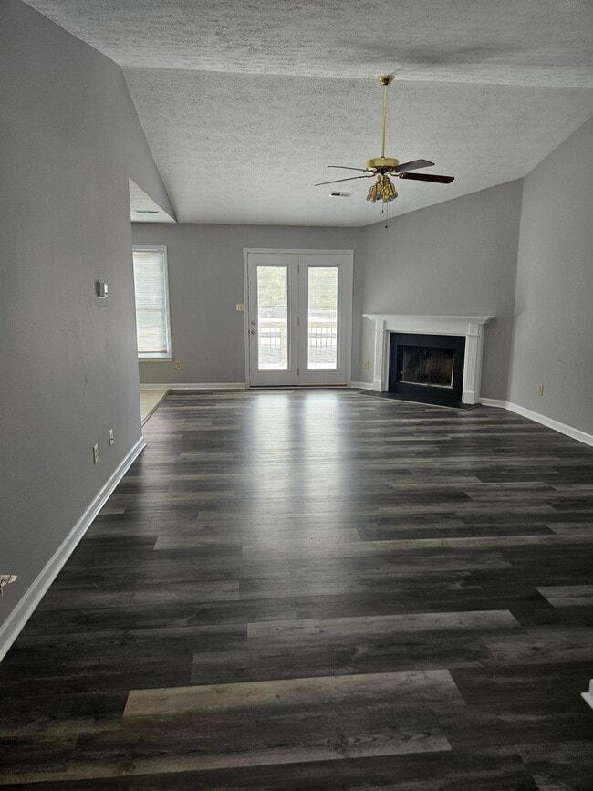 Building Photo - 3021 Tulip Trce
