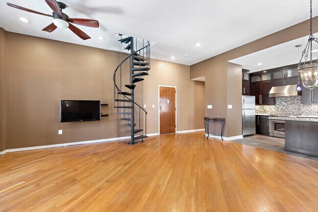 Building Photo - Spacious 2 Bedroom with Roof Deck!