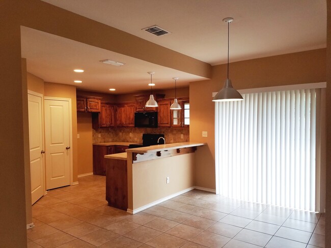 Building Photo - Lindale-Charming 2 Bedroom, 2 Bath House w/Garage!