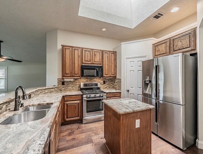 Building Photo - 4809 Summit Cir