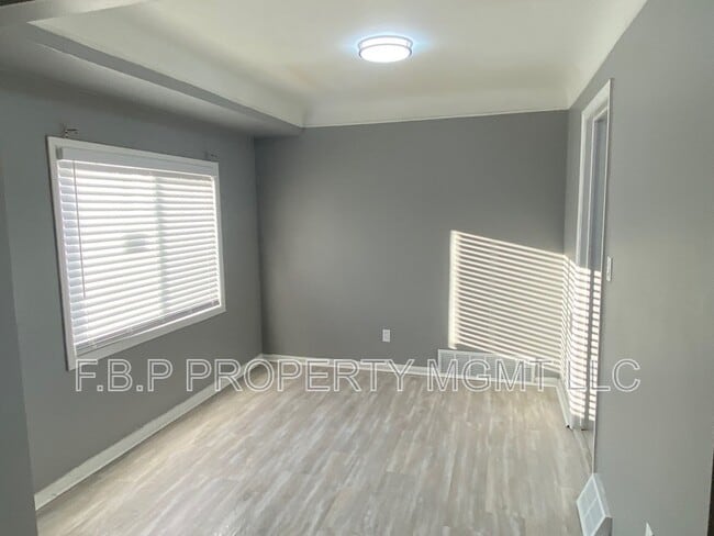 Building Photo - 19480 Huntington Rd