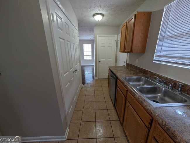 Building Photo - 614 Waynes Ct SE
