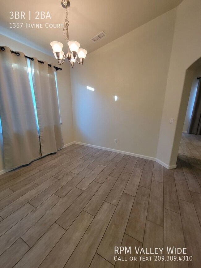Building Photo - Gorgeous North Merced Home