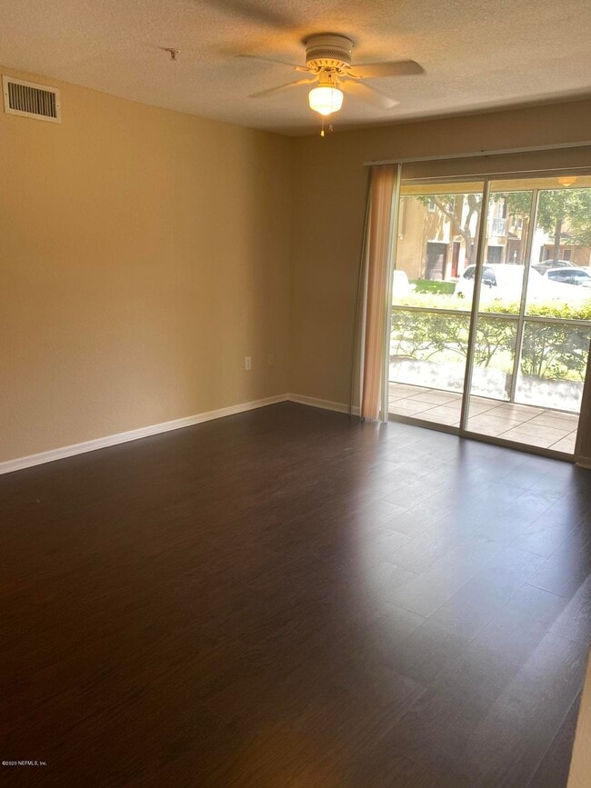 Foto del edificio - 10075 Gate Pkwy N