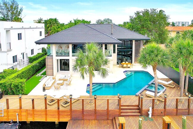 Foto del edificio - 3343 NE 166th St