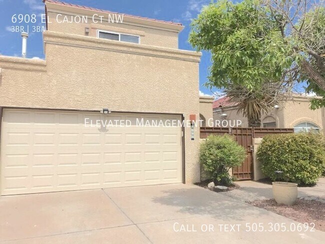 Building Photo - Cute 3 bedroom 2.5 bath townhome in heart ...