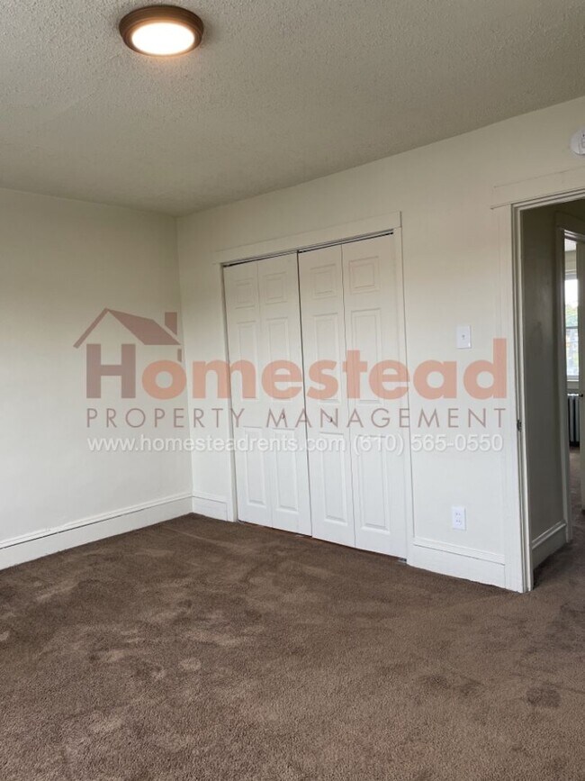 Foto del edificio - Move In Special! First Month at Half Rent!...