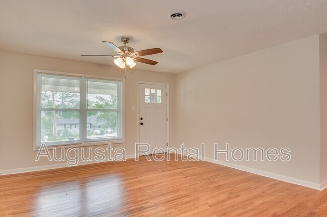 Foto del edificio - 1406 Ridgewood Dr