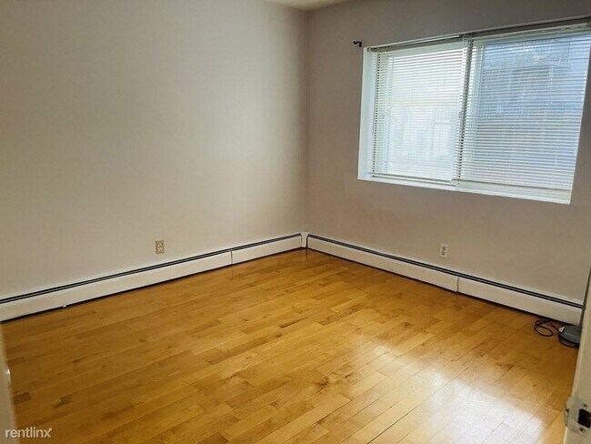 Foto del edificio - 2 br, 1 bath Condo - 547 Adams St
