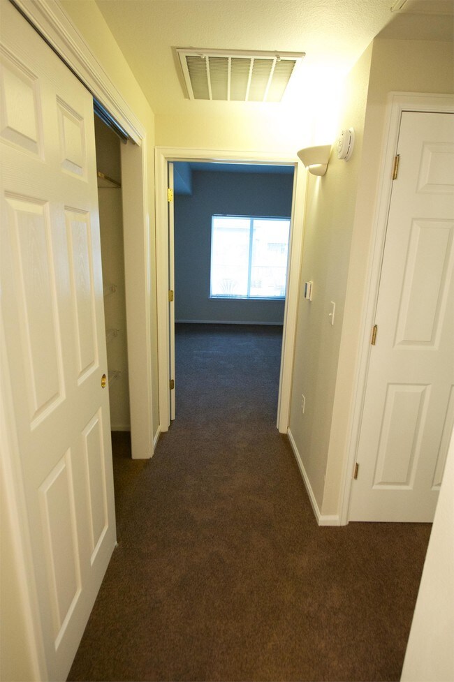 Foto del edificio - 2895 W Riverwalk Cir